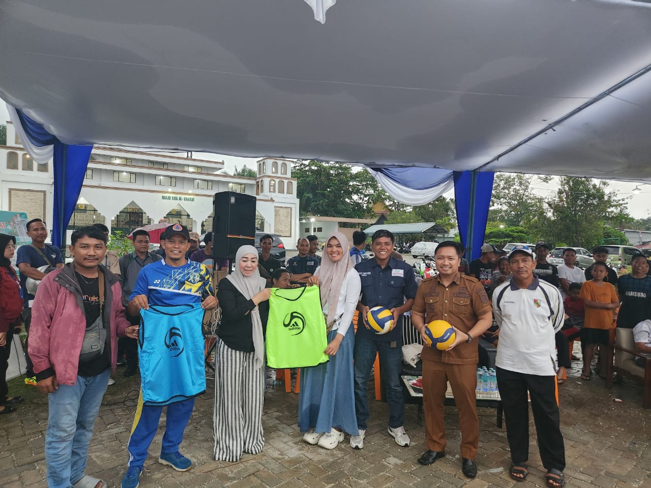 Turnamen Bola Voli Lembah Damai Cup Dalam Rangka HUT Kemerdekaan RI 2025 Resmi Dibuka, Perebutkan Tropi Bergilir Anggota DPRD Pekanbaru Lindawati