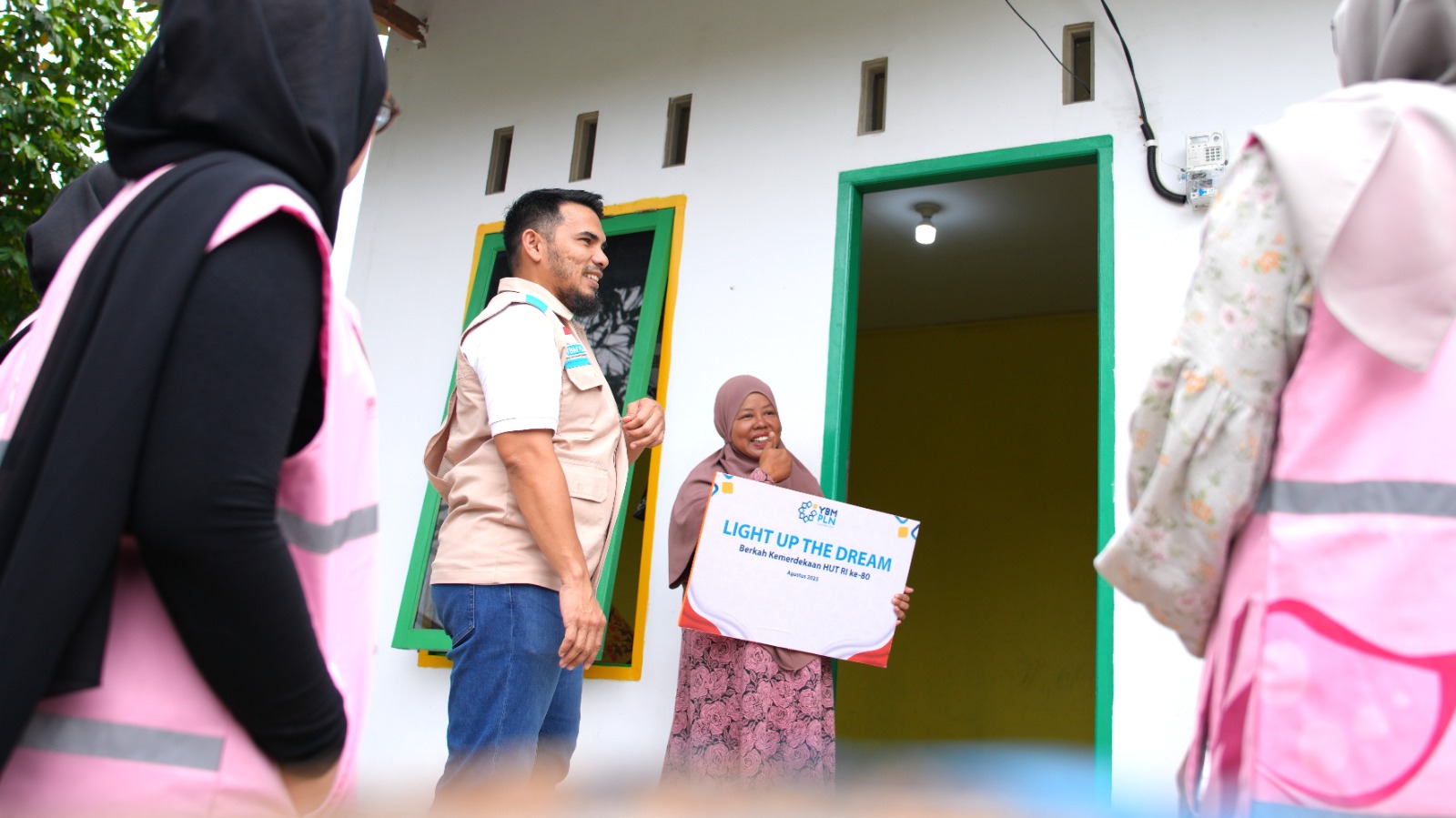 Srikandi PLN UIP3B Sumatera dan YBM PLN UPT Pekanbaru Wujudkan Mimpi Eldas lewat Program Light Up The Dream