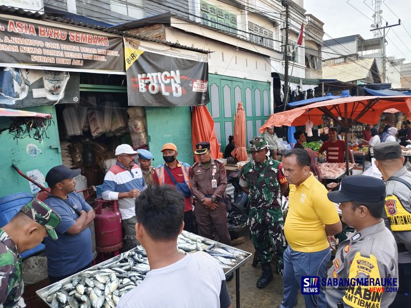 Sampah Menumpuk di Median Jalan, DLH Rohil Turun Tangan Tertibkan Pajak Lama