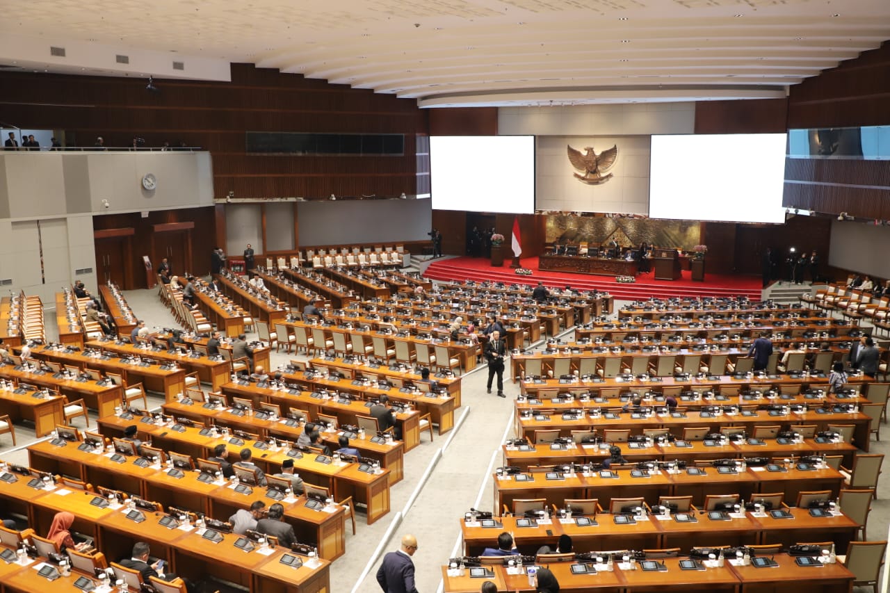 Jadi Anggota DPR Memang Enak: Penghasilan Besar, Uang Pensiun Seumur Hidup