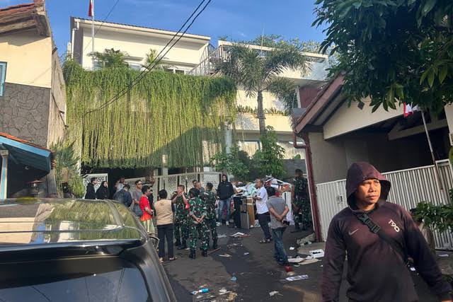 Massa Geruduk Rumah Menkeu Sri Mulyani