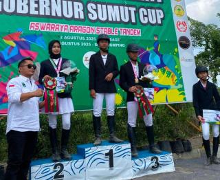 Membanggakan! Mahasiswi Fakultas Hukum UIR Tantio Suci Darma Putri Raih Juara 2 Equestrian Event Gubernur Sumut Cup 2025