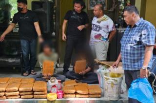 BNNP Riau Sita 63 Kg Ganja Kering Disembunyikan di Atap Gedung PKM UIN Suska Riau
