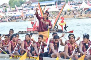 Pacu Jalur 2025 Beri Berkah Ratusan Juta Rupiah dan Kerbau untuk Sang Juara