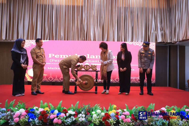 Wawako Markarius Anwar dan Pembina Yayasan Peputra Manggala Nusantara Mariyana, Buka Kegiatan PreUni President University Pekanbaru
