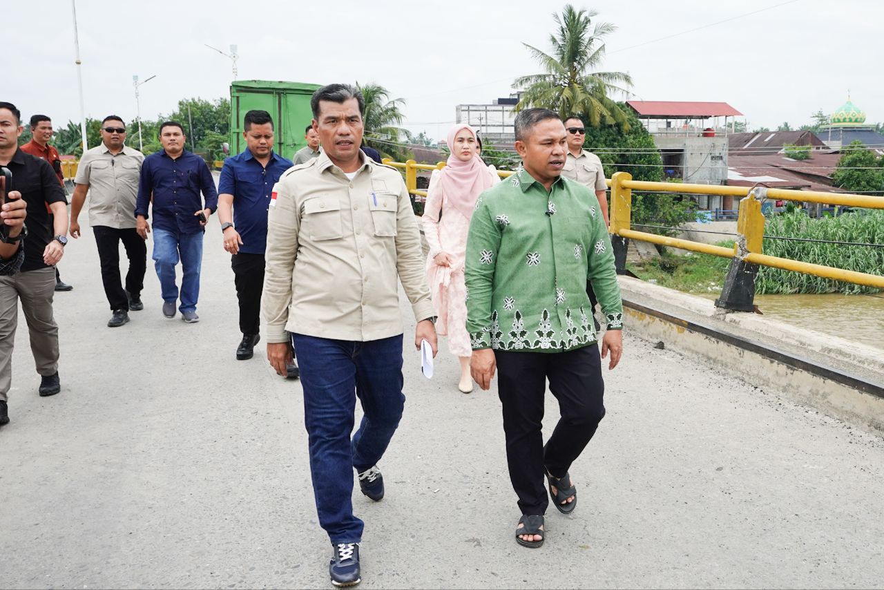 Tinjau Jembatan Sungai Rokan, Gubri Wahid Targetkan Fungsional Dalam Waktu Dekat