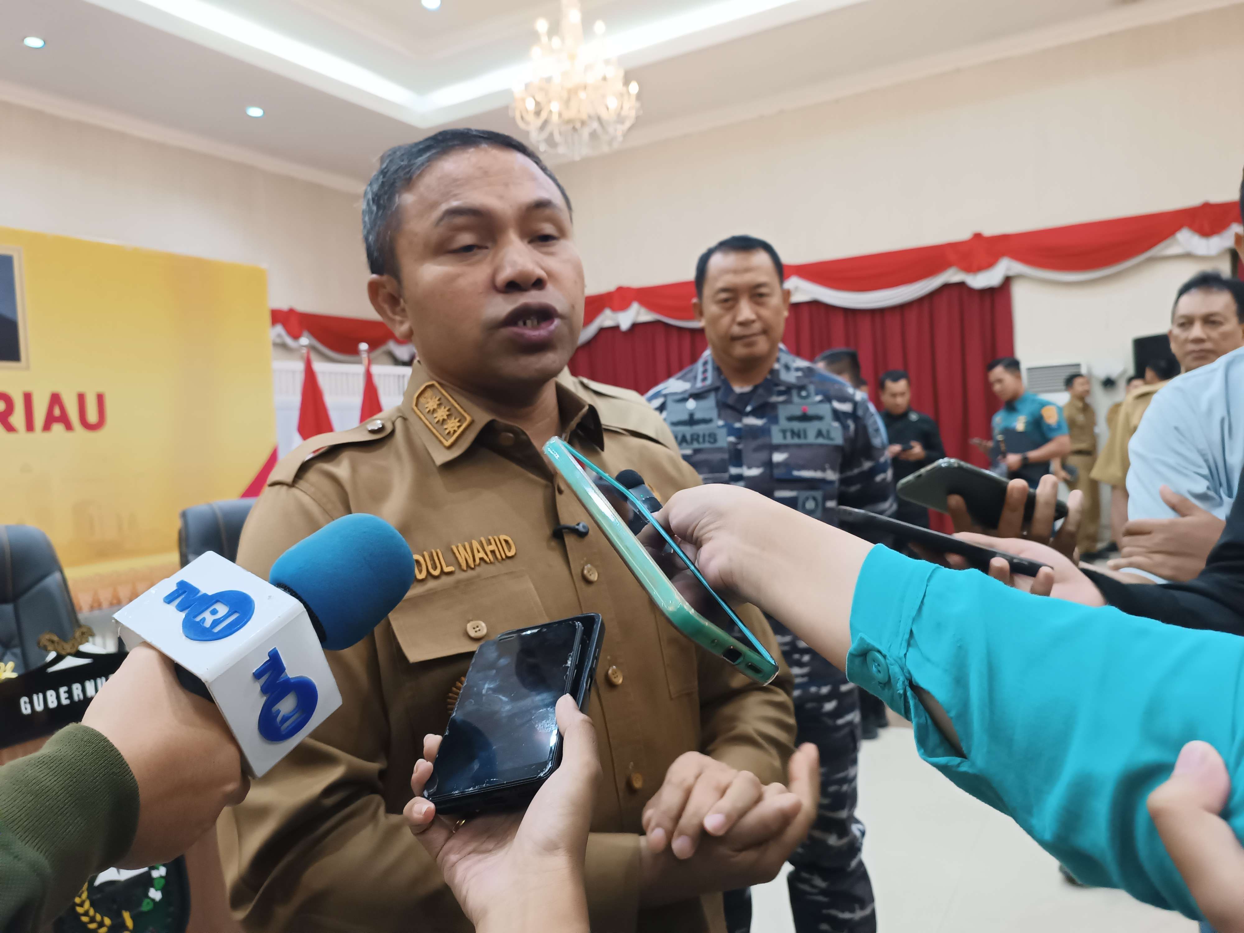 Kebijakan Baru Gubernur Riau Abdul Wahid: Kendaraan Perusahaan Wajib Nomor Polisi BM