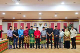 Dukung Perjuangan Daerah Istimewa Riau, DPRD Kumpulkan Donasi Rp 35 Juta