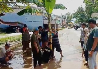 r[judul]