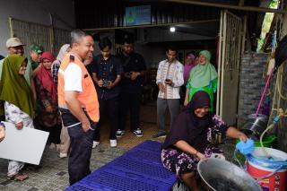 Gubri Serahkan Bantuan untuk Warga Terdampak Kebakaran di Jalan Pepaya Pekanbaru