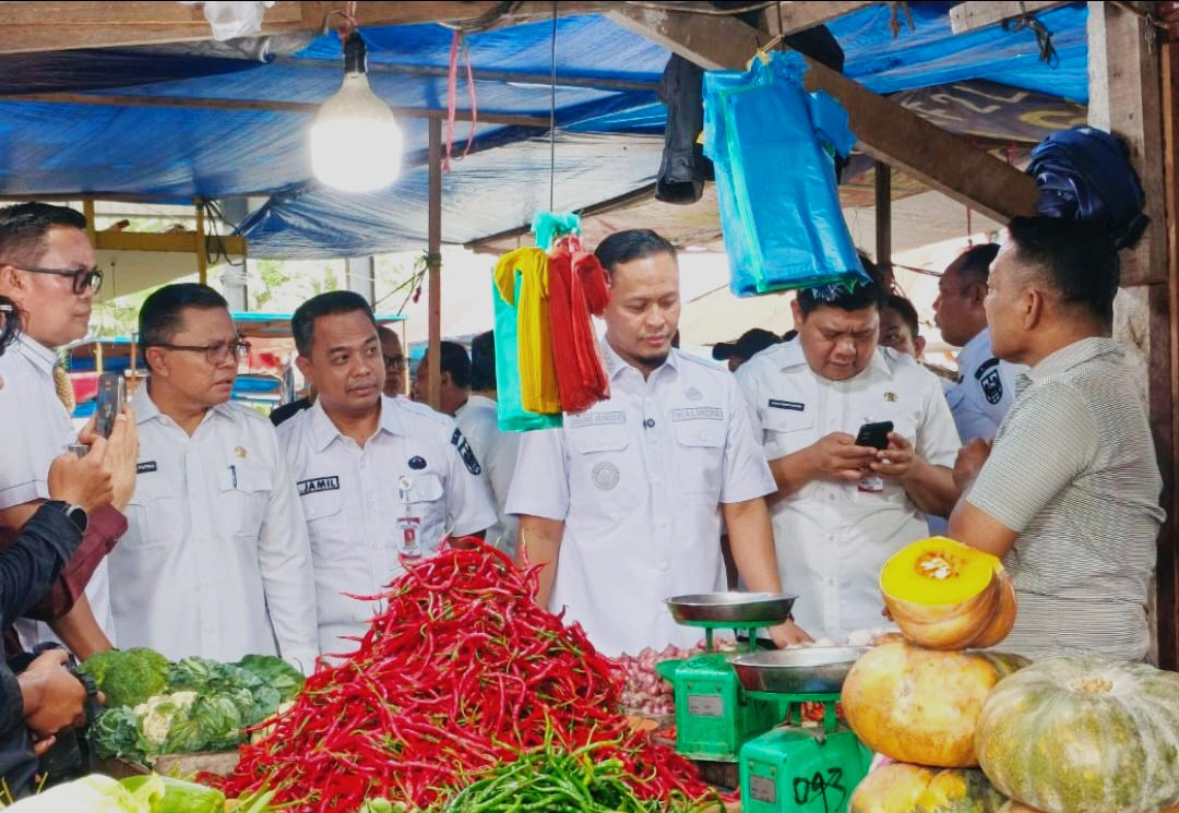 Wali Kota Pekanbaru Tinjau Pasar Palapa, Bahas Solusi Turunnya Daya Beli