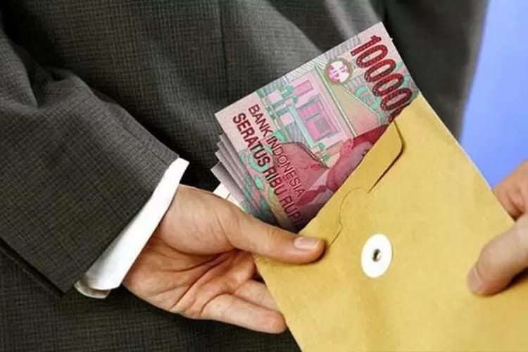 Terima Uang Barang Bukti Kasus Robot Trading, Kepala Kejaksaan Negeri Ini Cuma Dicopot