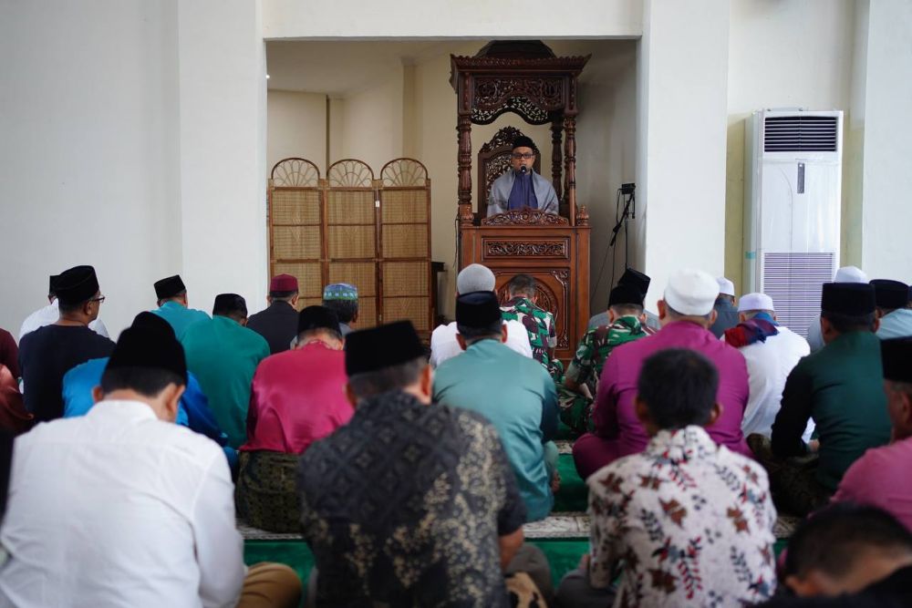 Gelar Salat Jumat Perdana, Pemprov Riau Resmikan Penggunaan Masjid Al Maqari  