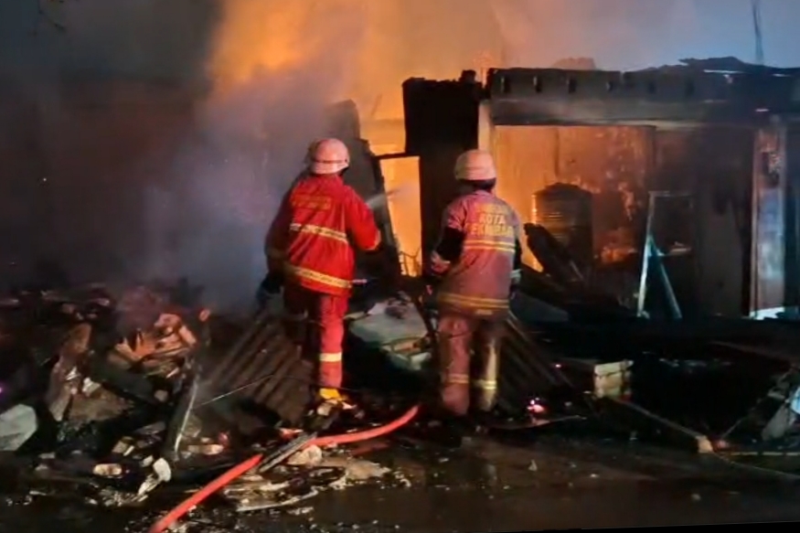 3 Ruko dan 1 Rumah di Pekanbaru Hangus Dilalap Api