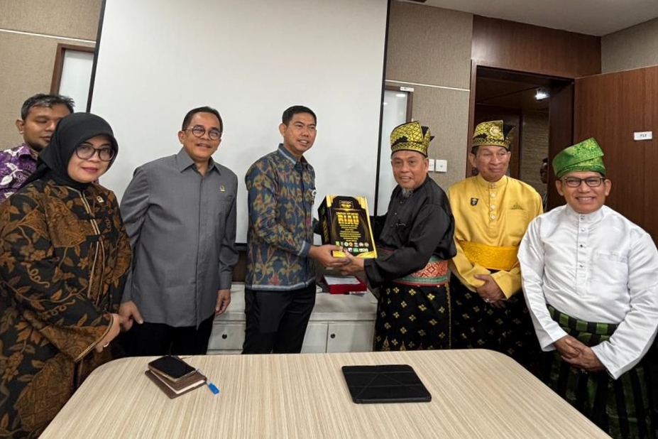 Dokumen Usulan Daerah Istimewa Riau Diserahkan ke DPR dan DPD