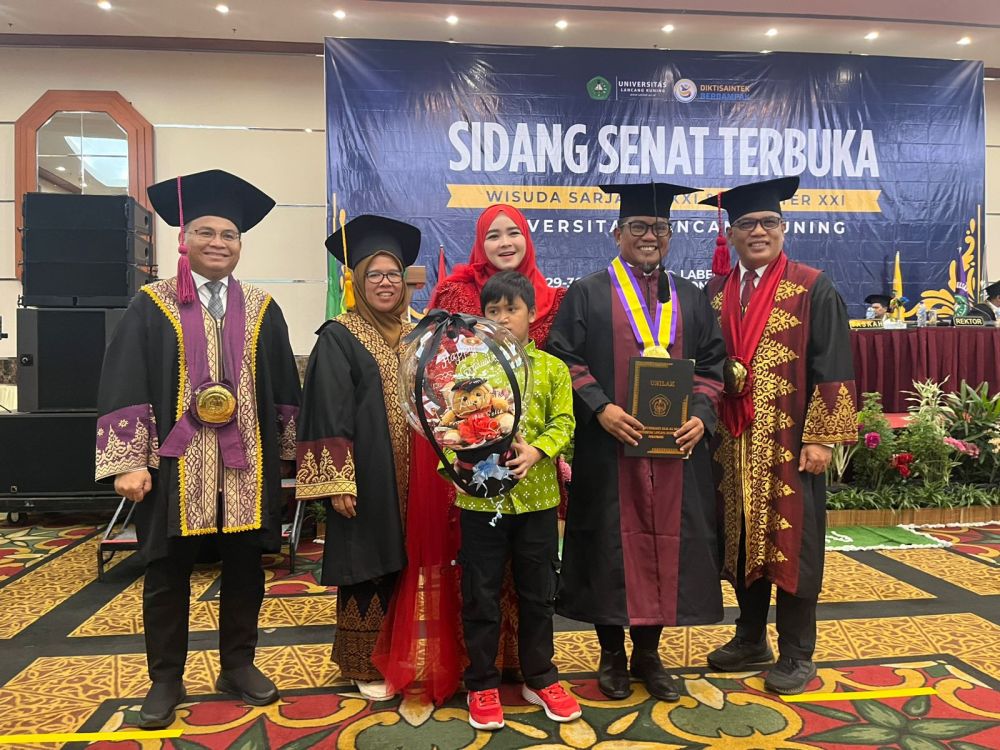 Bupati Pelalawan dan Kapolresta Pekanbaru Jalani Wisuda S2 di Universitas Lancang Kuning