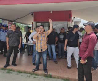 Warga Gelar Aksi Unjuk Rasa di Rokan Hilir, Desak PT. PHR Segera Perbaiki Jalan Rusak