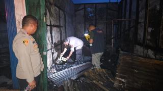 Satreskrim Polres Kampar Gelar Olah TKP 11 Ruko Terbakar di Pasar Kuok