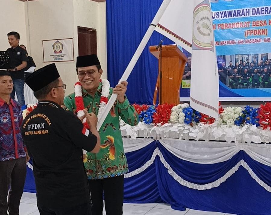 Kukuhkan Pengurus FPDKN, Penrad Siagian Serukan Revolusi Pembangunan Desa di Kepulauan Nias