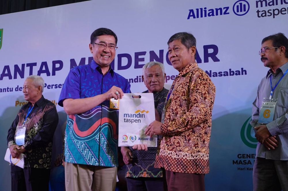250 Warga Riau Terima Alat Bantu Dengar dari CSR Mandiri Taspen
