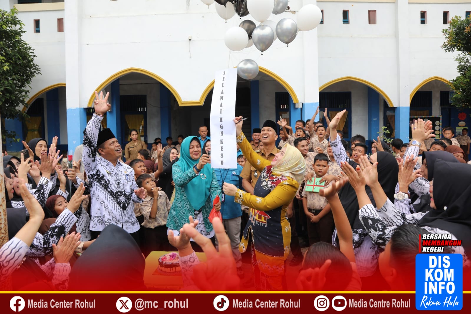 Ketua TP PKK Kabupaten Rokan Hulu dr Yeni Hadiri Peringatan HGN di SDN 002 Rambah