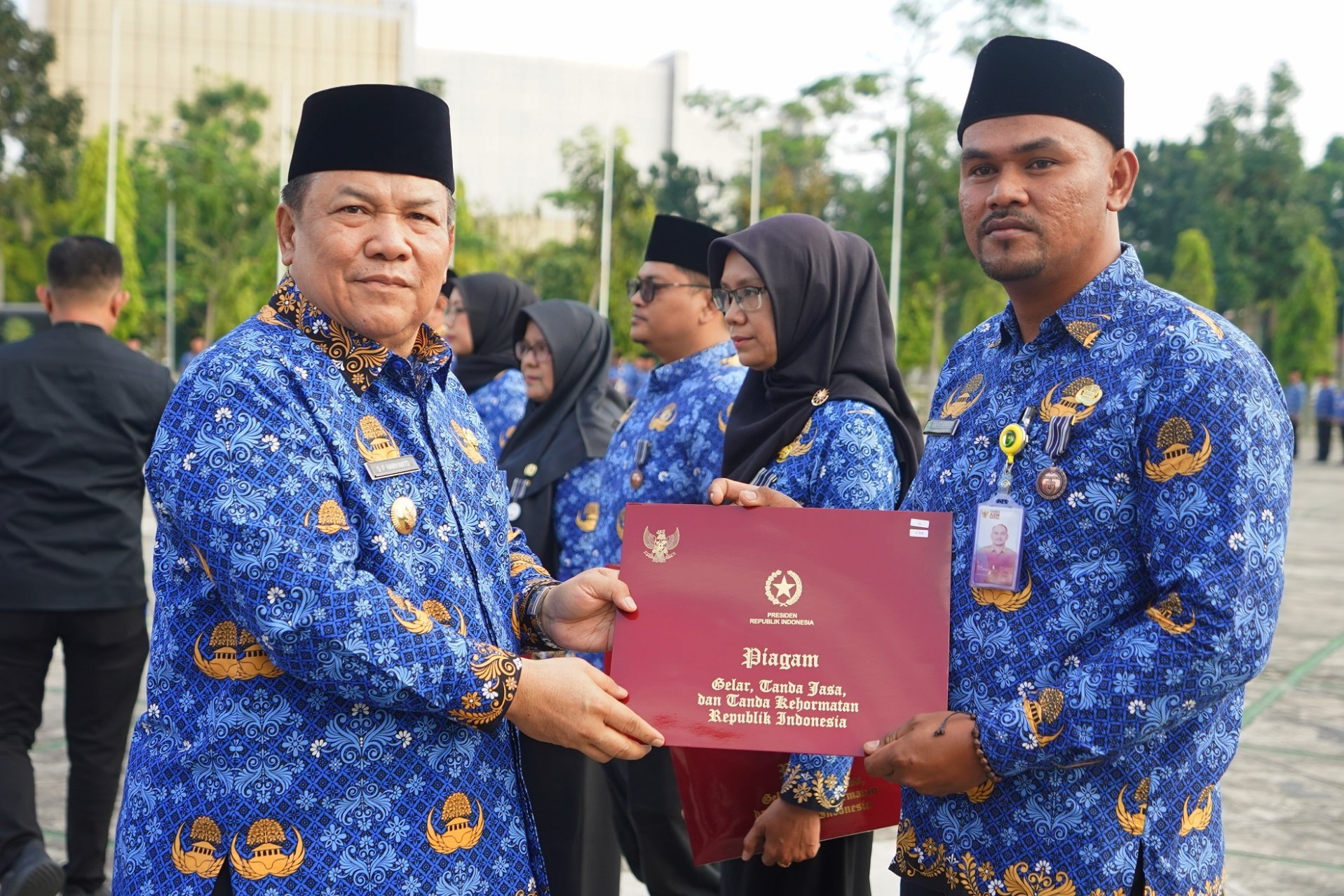 308 PNS Riau Terima Satya Lencana Karya Satya dari Presiden Prabowo Subianto