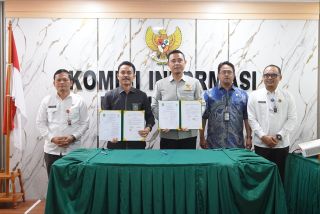 Tingkatkan Sinergi, KI Riau Teken MoU Bersama PTUN Pekanbaru
