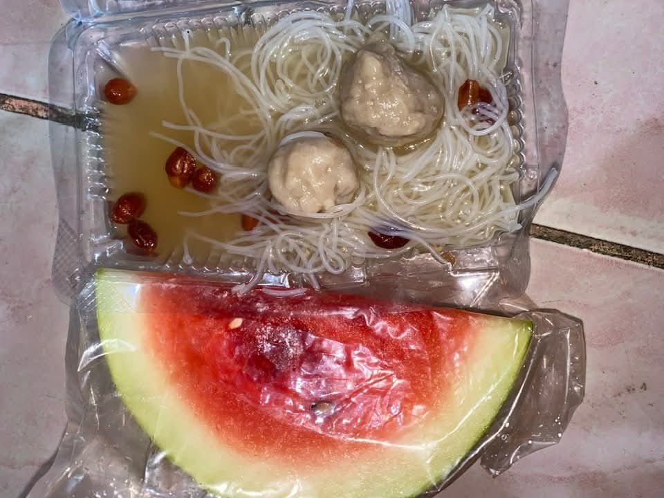 Viral di Medsos! Menu MBG untuk Siswa di Rokan Hilir Dinilai Tidak Layak Konsumsi dan 