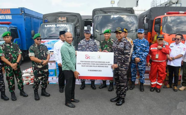 BRK Syariah dan OJK Riau Salurkan Bantuan Logistik untuk Korban Banjir Aceh Tamiang