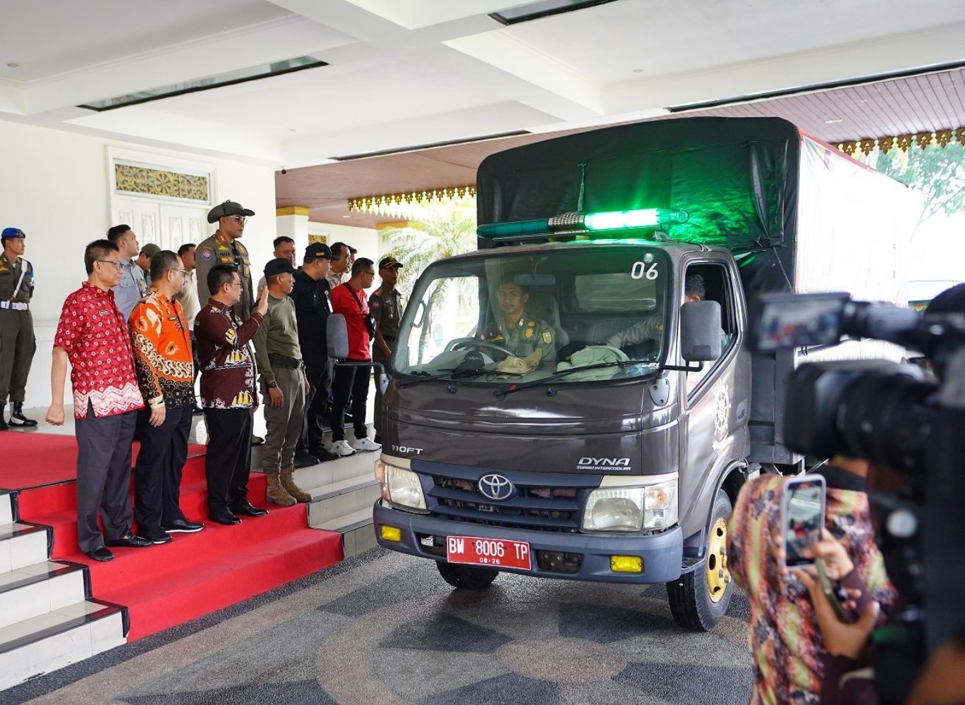 Pemprov Riau Kirim Bantuan Tahap II Untuk Korban Bencana di Sumut dan Aceh
