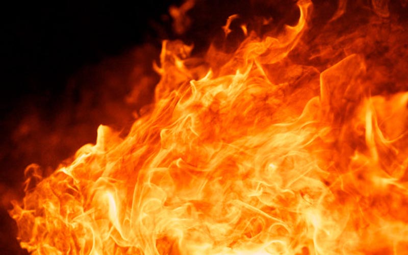 1 Orang Tewas Belasan Luka, Hotel New Hollywood Pekanbaru Terbakar