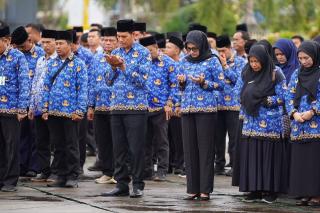 r[judul]