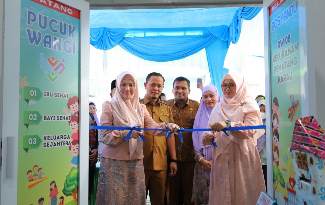 Wali Kota dan Ketua TP PKK Kota Pekanbaru Resmikan Posyandu Pucuk Wangi di Kulim