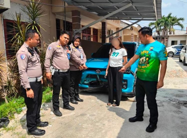 Wanita Pelaku Tabrak Lari Petugas Marka Jalan Pekanbaru Ditangkap Polisi, Mengaku Sedang Video Call Saat Mengemudi