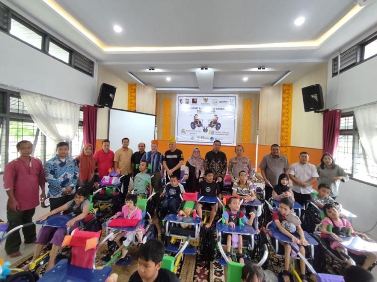 Lembaga Sosial Australia Kirim 40 Kursi Adaptif untuk Anak Riau Penyandang Disabilitas
