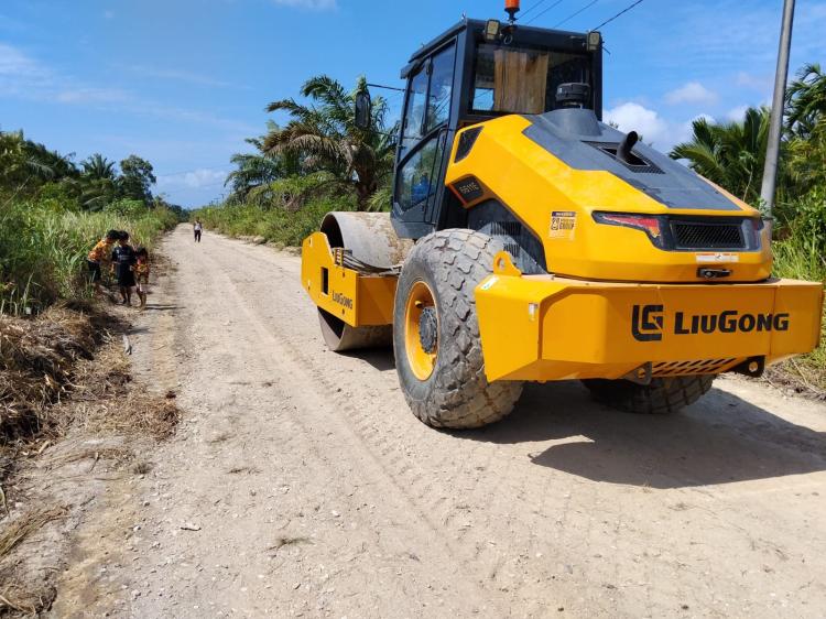 PT ITA Lanjutkan Komitmen Infrastruktur, Jalan Sepanjang 3,3 Km dari Mengkikip-Kampung Balak Diperbaiki