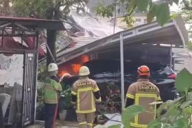 Kebakaran Hanguskan 2 Rumah di Asrama Polisi Pekanbaru
