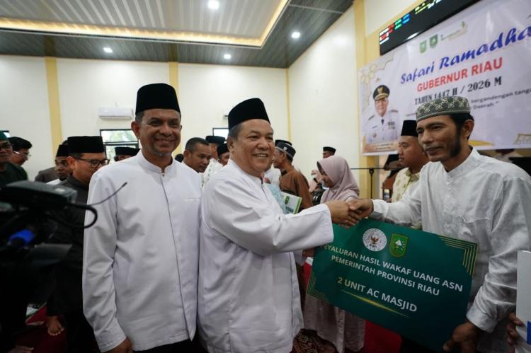 Safari Ramadan Plt Gubri SF Hariyanto ke Bengkalis Bawa Bantuan dan Harapan bagi Masyarakat
