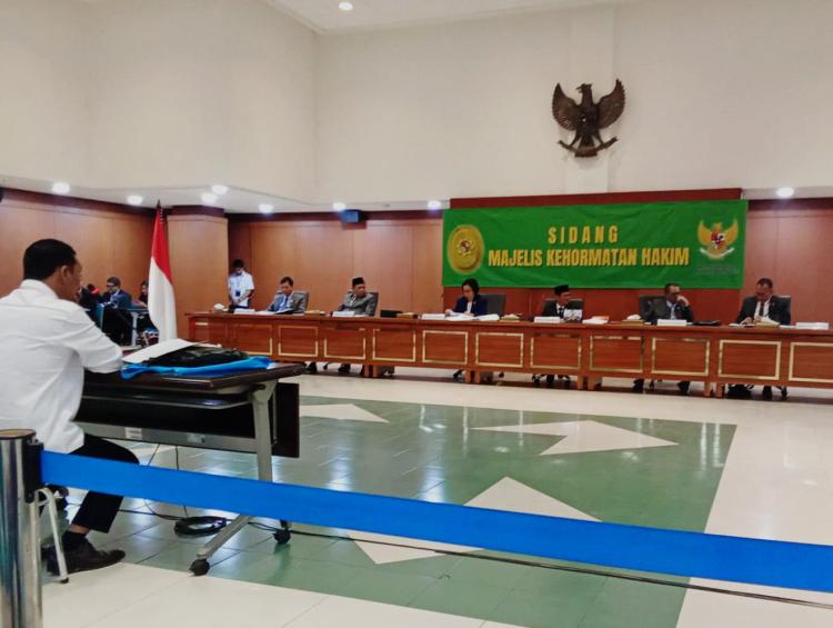 MA-KY Berhentikan Hakim yang Telantarkan Mantan Istri dan Anak
