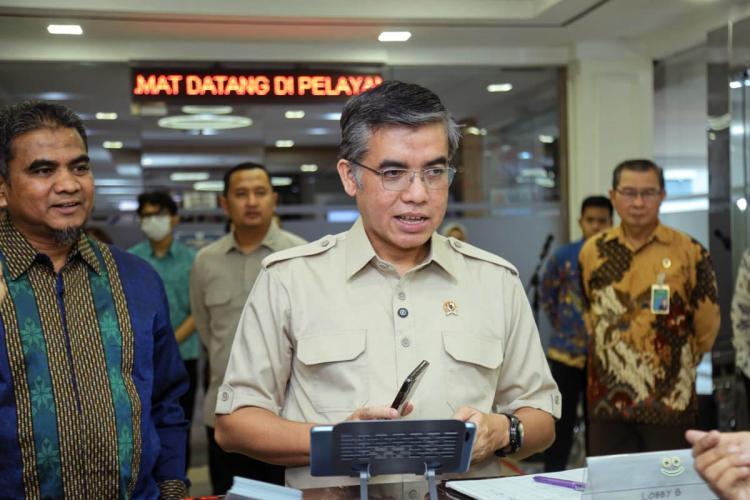 Ijazah Bukan Pajangan! Lulusan Riau Kini Punya Jalan Pintas Jadi Karyawan Tetap, Ini Rahasianya!