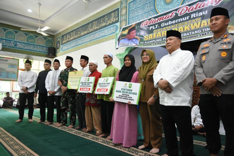 BRK Syariah Dukung Safari Ramadan Pemprov Riau di Siak, Salurkan Bantuan untuk Jamaah Masjid