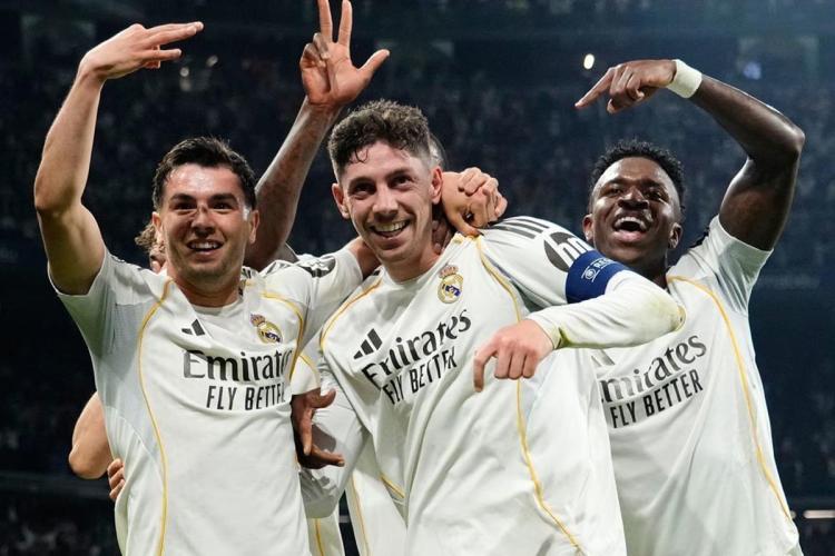 Hat-trick Valverde Benamkan Manchester City di Santiago Bernabeu