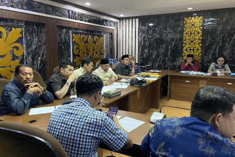 Pemilik Lahan Proyek Tol Ternyata 