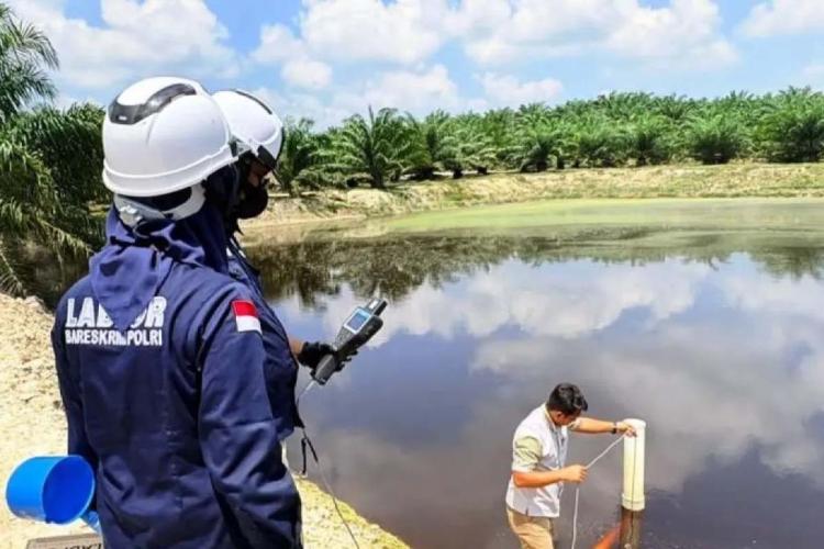 Air Sungai Tercemar, Mabes Polri Turun Ambil Sampel Air Limbah PKS Ini 