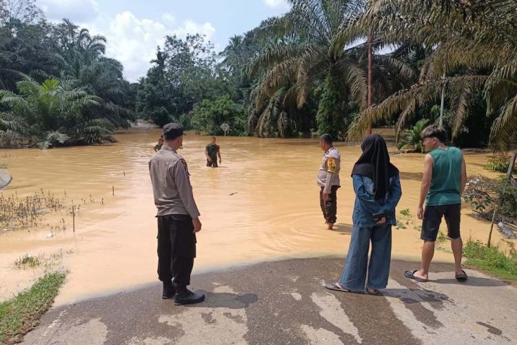 Lebaran di Depan Mata, Warga Hulu Kuantan Malah "Renang" di Dalam Rumah!