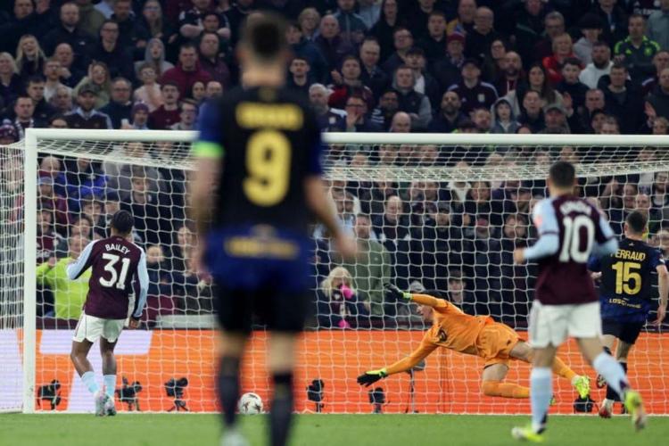 Calvin Verdonk Cuma Nonton! Lille Babak Belur di Markas Villa, Skornya Nyesek!