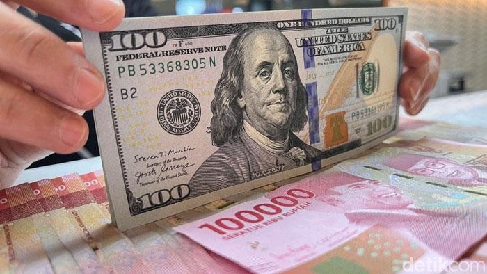 Siap-siap Miskin Mendadak! Dolar Bikin Rupiah Berdarah-darah Sentuh Rp 17.050 Usai Lebaran