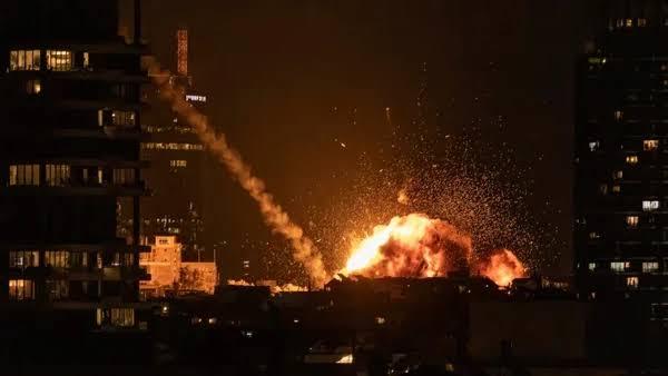 Rudal Iran Hantam Israel! Ledakan Keras Guncang Yerusalem, Dunia Tahan Napas