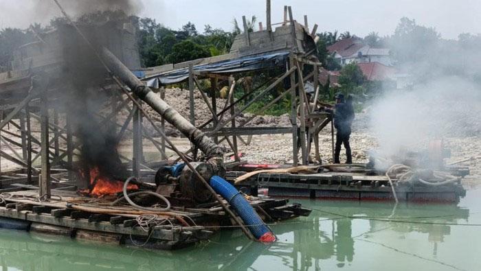 Nekat Nambang Diam-diam, Polisi Kuansing Bakar Habis 