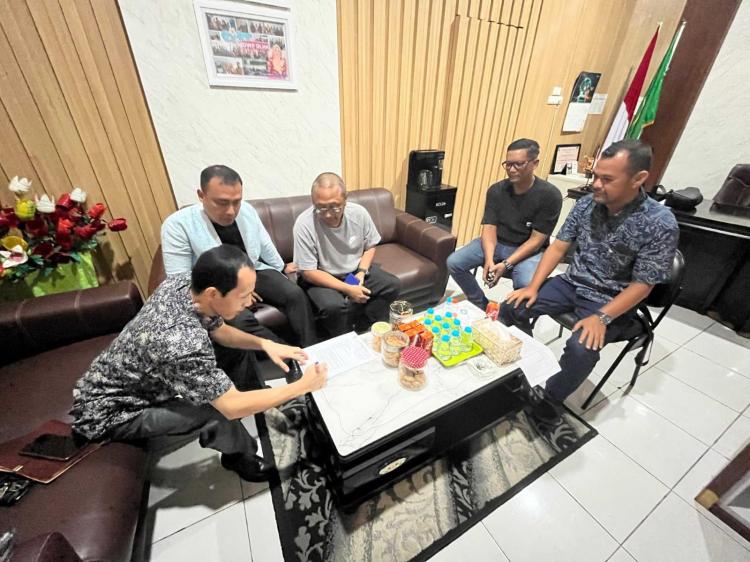Tebang Pohon Sembarangan, Warga Pekanbaru Disanksi Tanam 30 Mahoni!